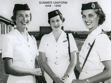 Đồng phục mùa hè của các tiếp viên Qantas thời kỳ  1948-1959. 